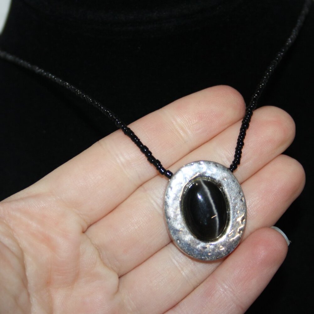 🖤⚪ Silver + Black Beaded Necklace w/ Cat’s Eye · New York & Co · 16–18" ⚪🖤